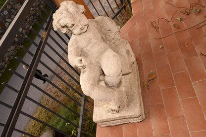 Putto in pietra scolpita Italia epoca fine 800