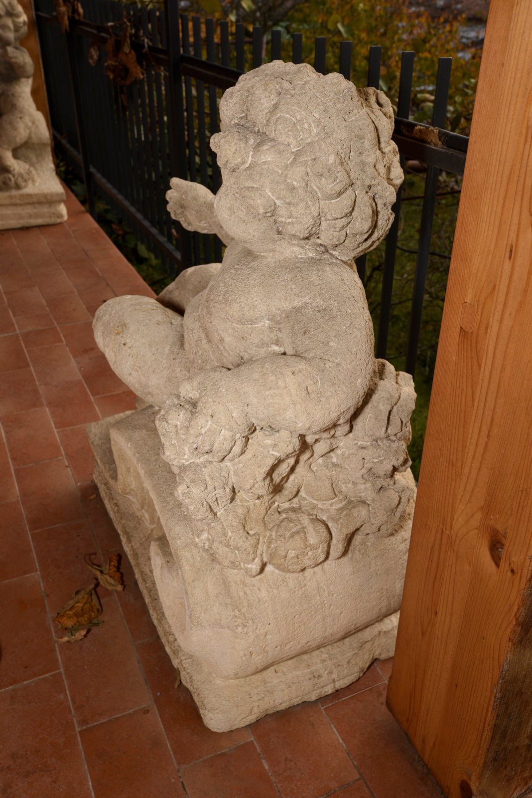 Putto in pietra scolpita Italia epoca fine 800