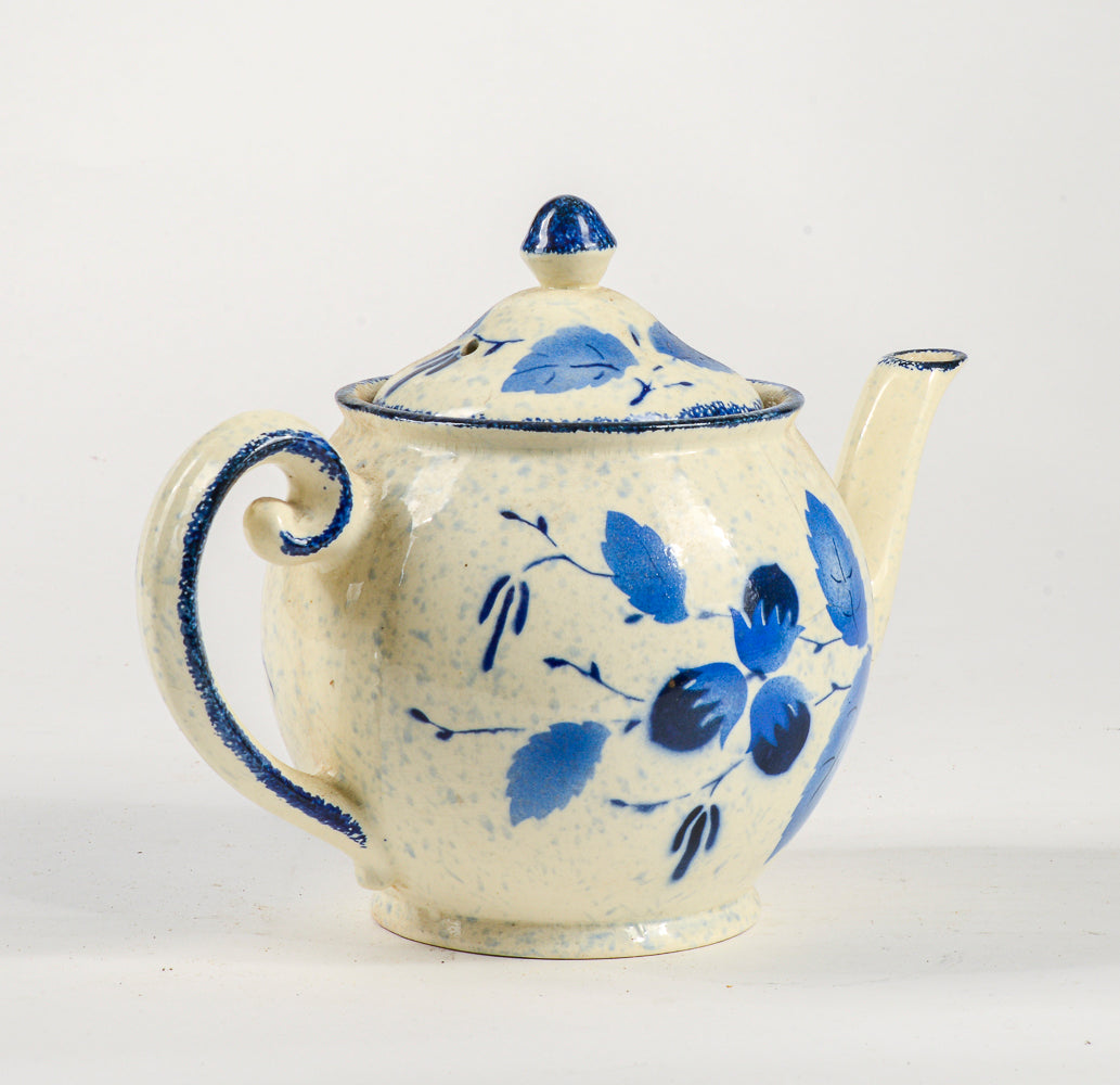 Teiera brocca da the firmata Grela in ceramica bianca e blu