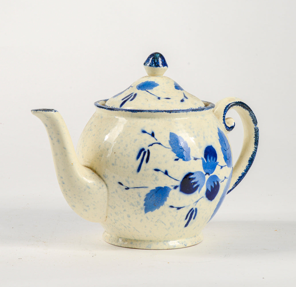 Teiera brocca da the firmata Grela in ceramica bianca e blu