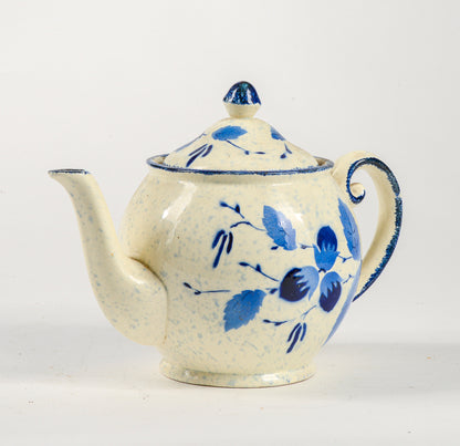 Teiera brocca da the firmata Grela in ceramica bianca e blu