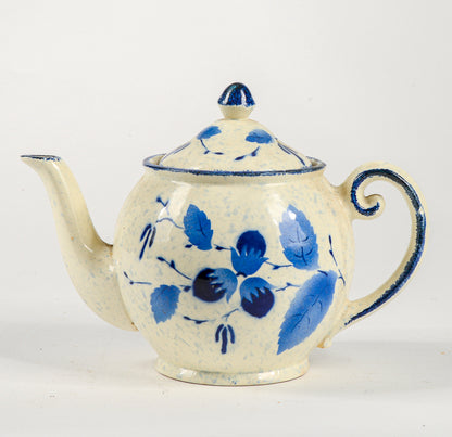 Teiera brocca da the firmata Grela in ceramica bianca e blu