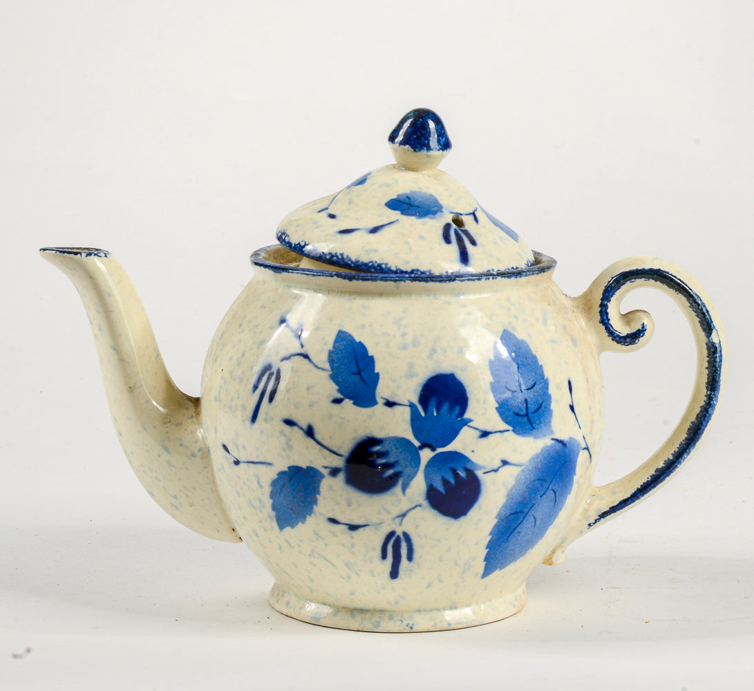 Teiera brocca da the firmata Grela in ceramica bianca e blu