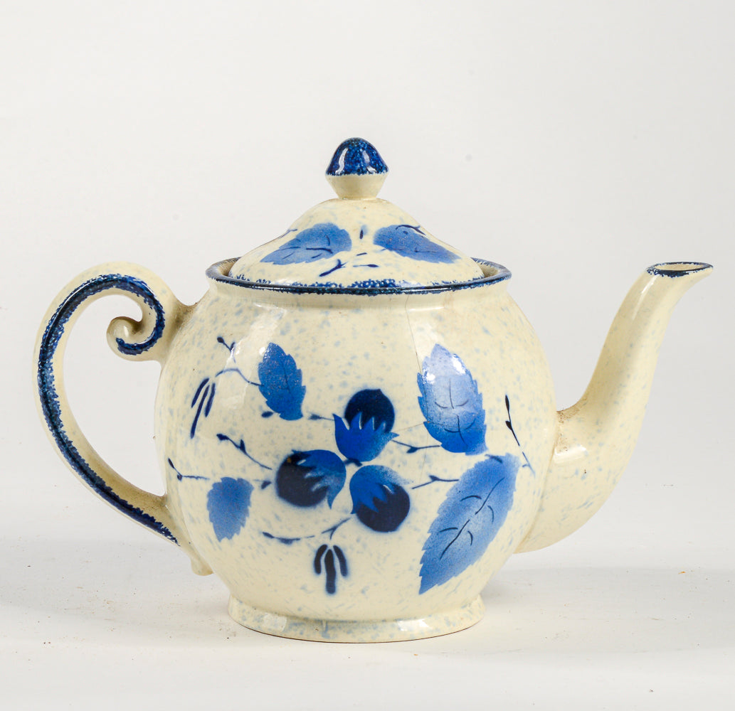 Teiera brocca da the firmata Grela in ceramica bianca e blu