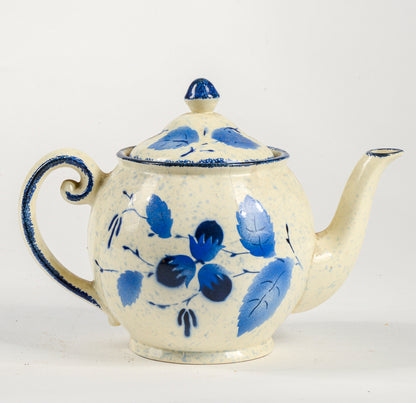 Teiera brocca da the firmata Grela in ceramica bianca e blu