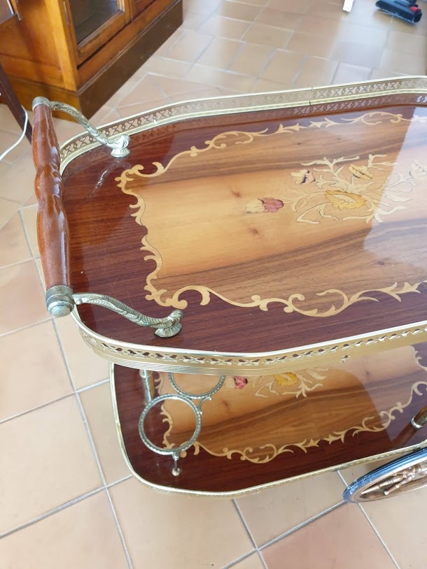 Carrello portavivande in legno intarsiato e metallo Italia 1960