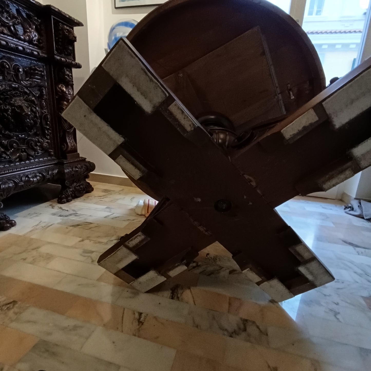 tavolo rotondo allungabile stile antico produzione anni 90