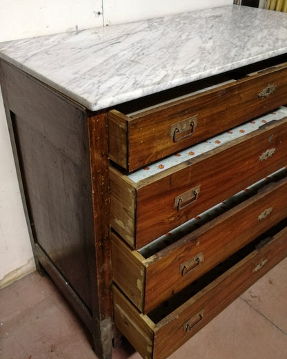 Como cassettiera in noce massello  4 cassetti piano in marmo bianco e grigio Italia  1930 da restaurare
