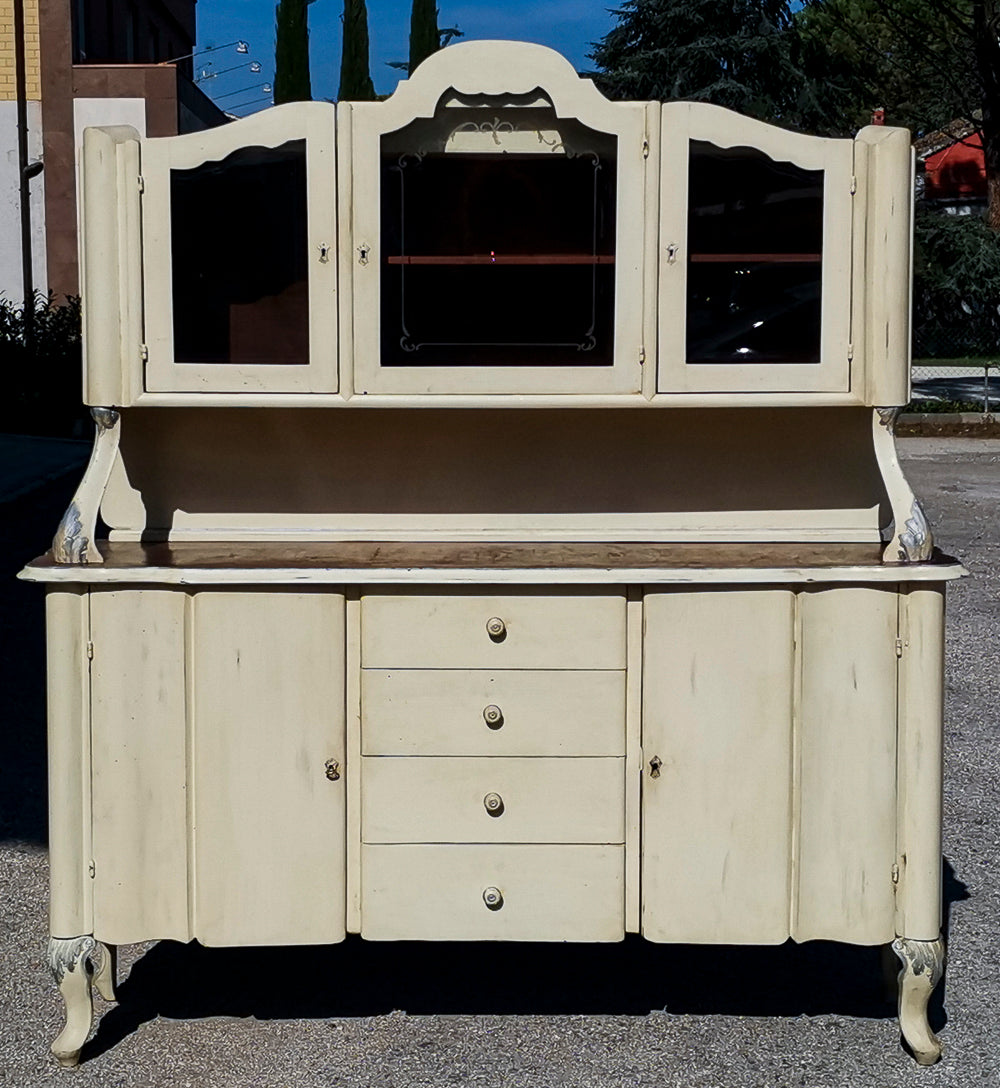 Credenza  impellicciata di noce  finitura shabby epoca 1940