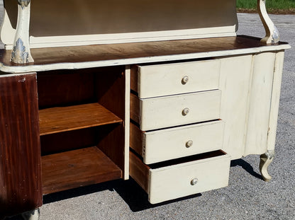 Credenza  impellicciata di noce  finitura shabby epoca 1940