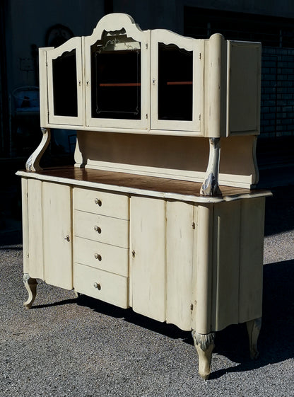 Credenza  impellicciata di noce  finitura shabby epoca 1940