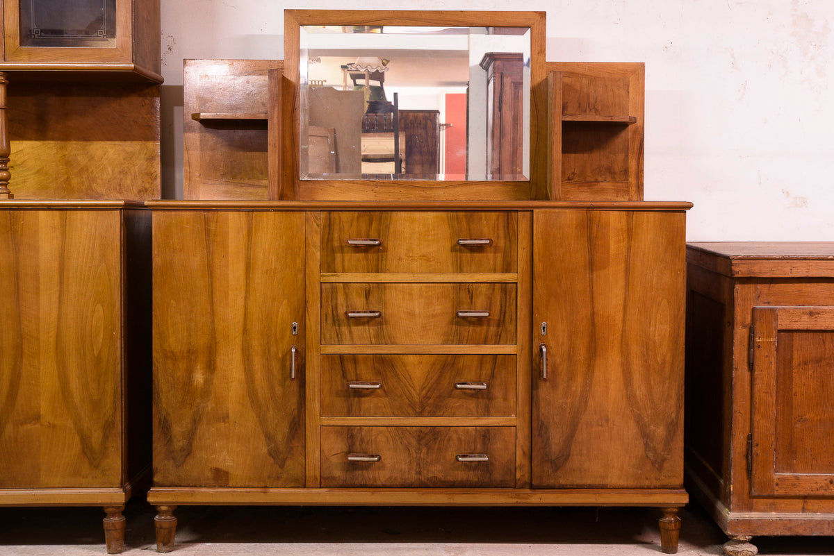 Credenza con specchiera con mensole a giorno, Italia 1940