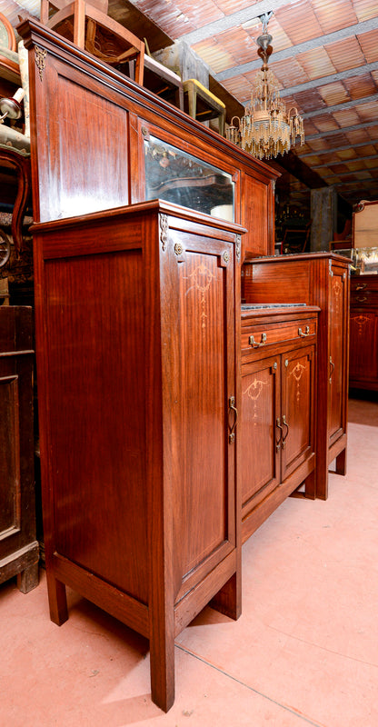 Credenza con intarsi piani in marmo nero e specchio centrale Italia epoca Liberty