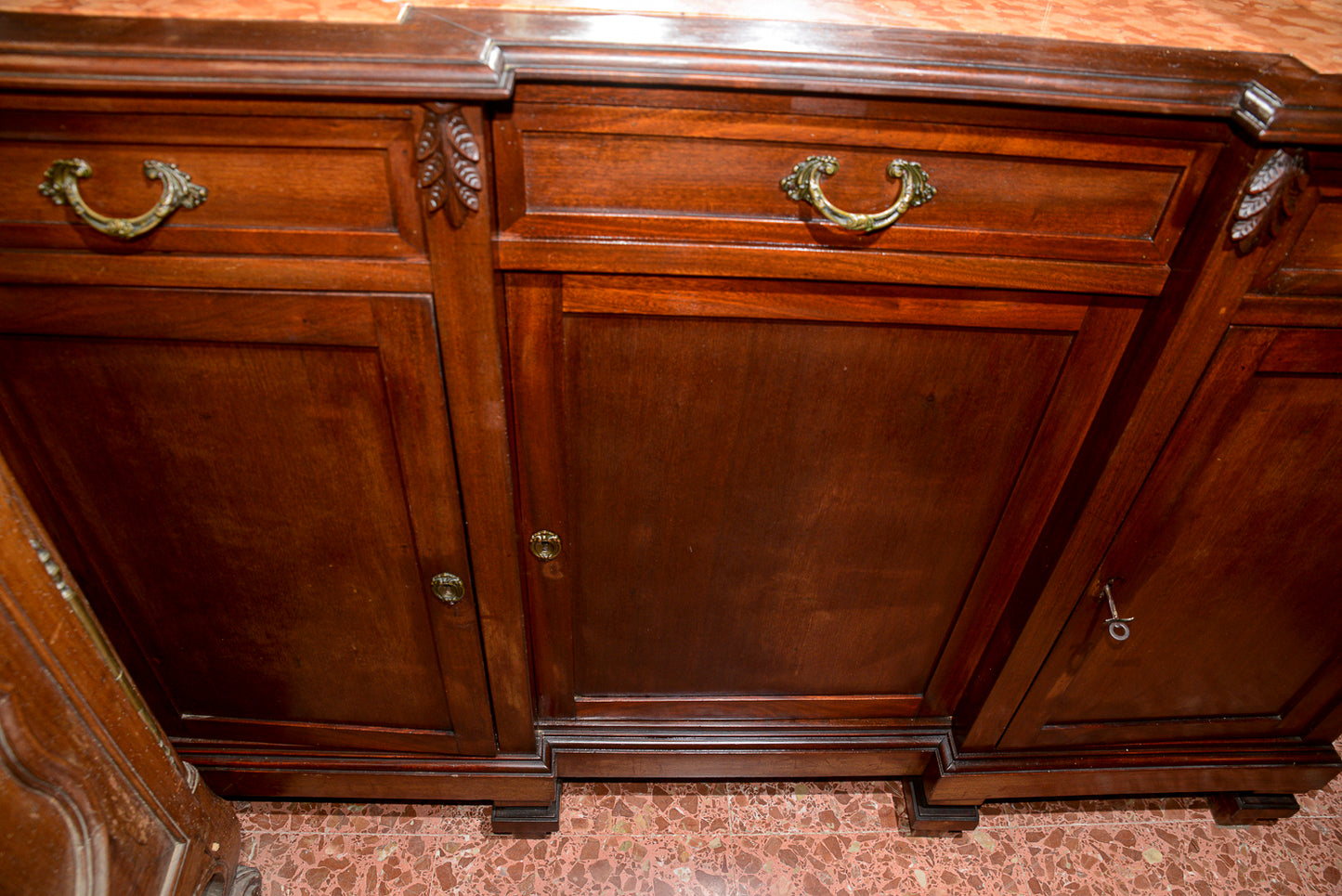 Credenza  Liberty con specchio molato 3 ante e 3 cassetti piano in marmo