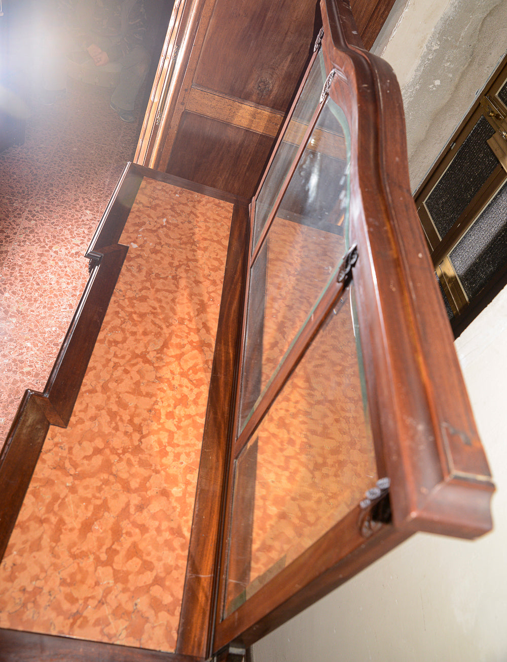 Credenza  Liberty con specchio molato 3 ante e 3 cassetti piano in marmo