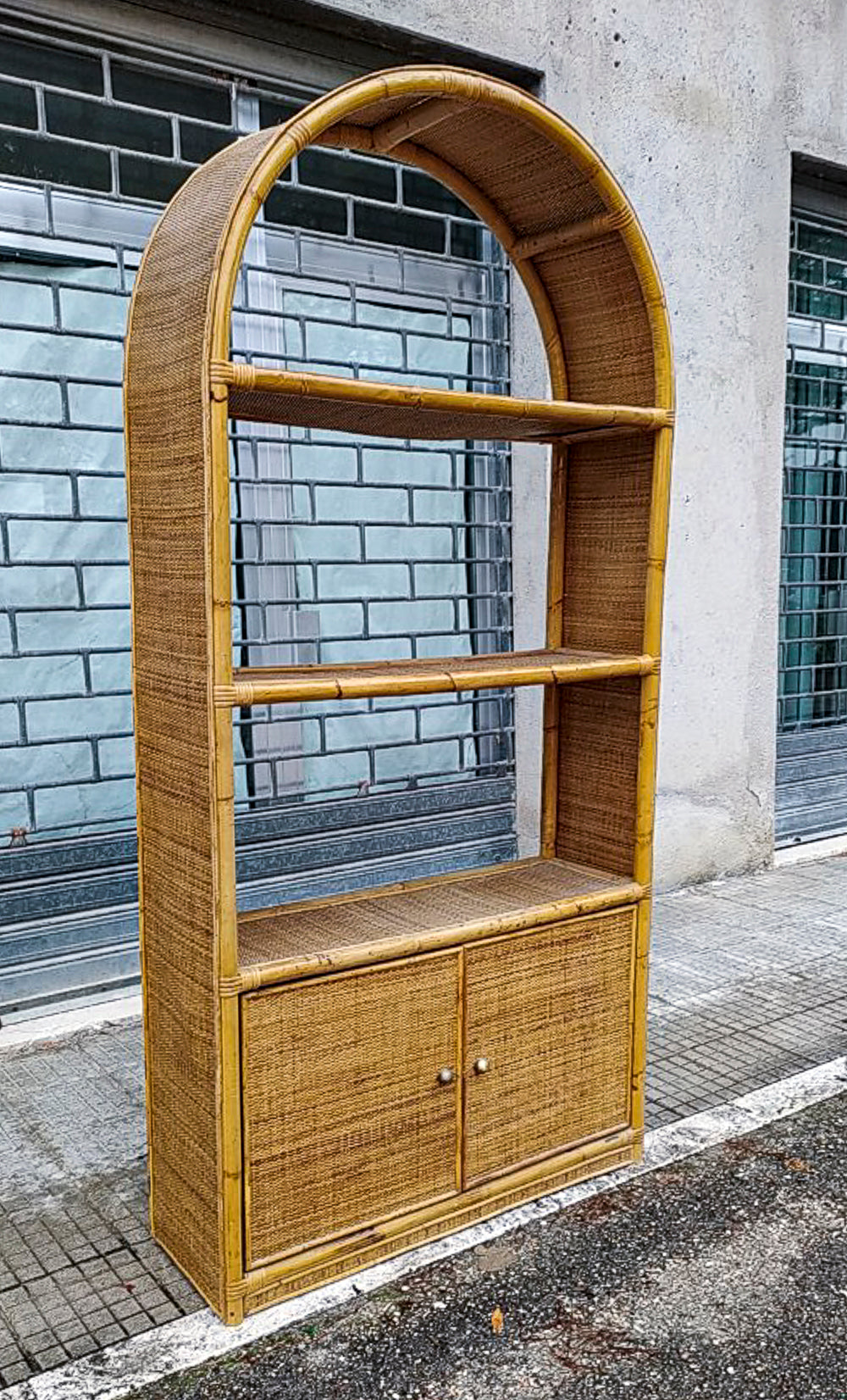 Libreria credenza in bamboo e rafia anni 70