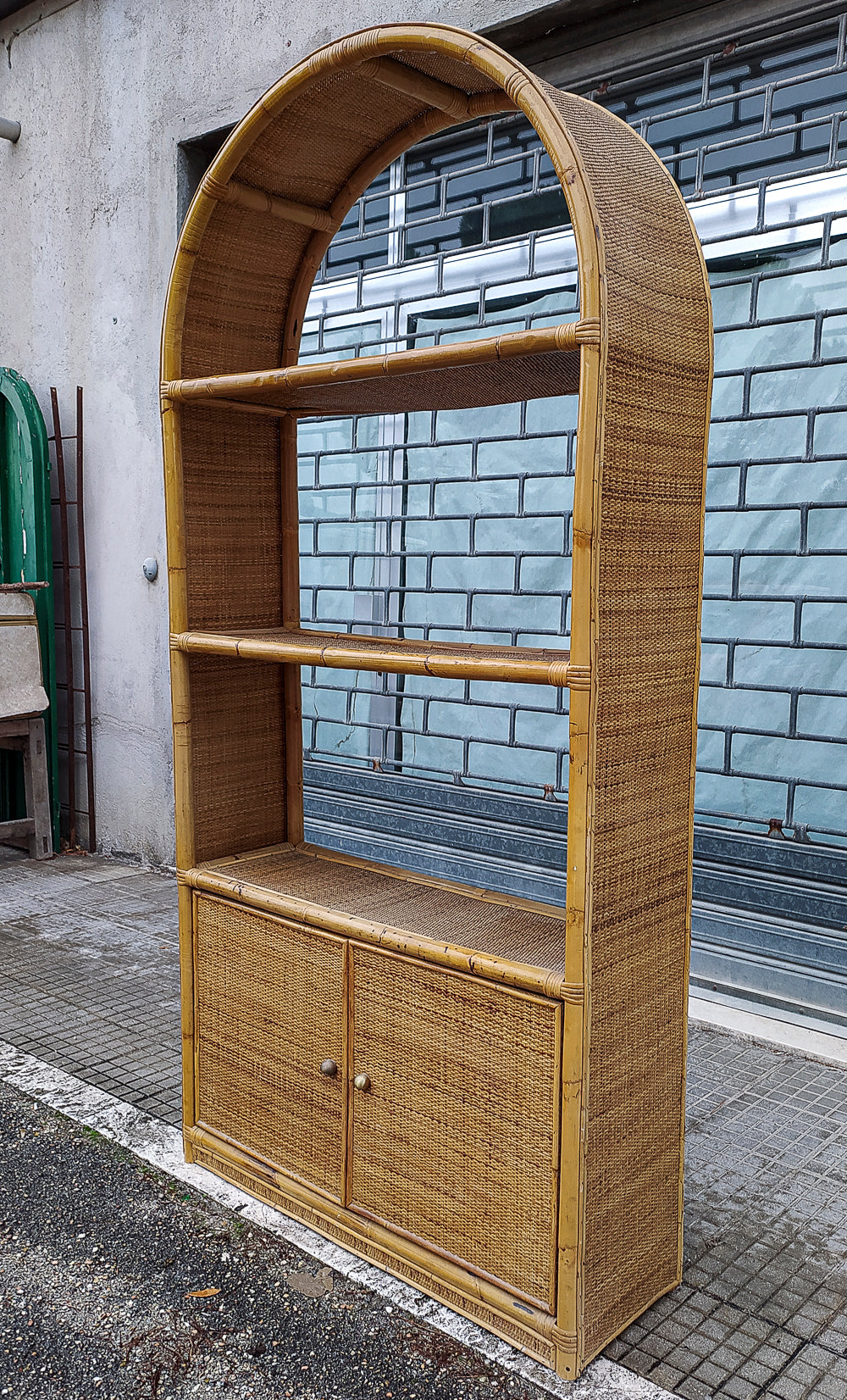 Libreria credenza in bamboo e rafia anni 70