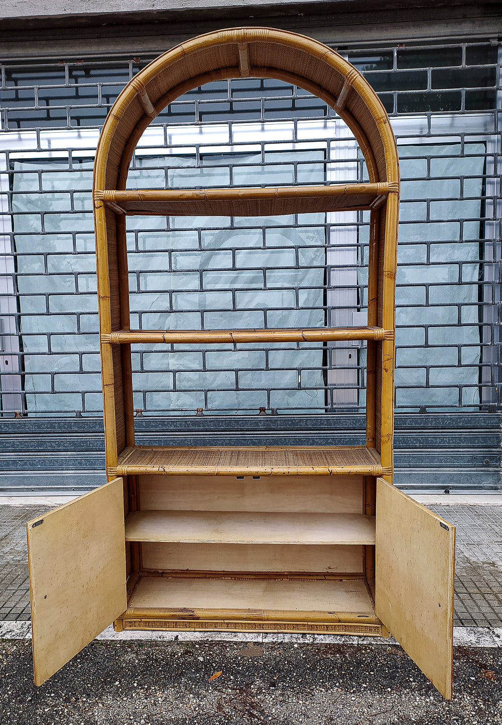 Libreria credenza in bamboo e rafia anni 70