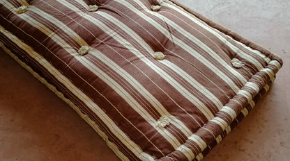 Materasso con stoffa a righe e imbottitura in paglia  Italia anni 1950