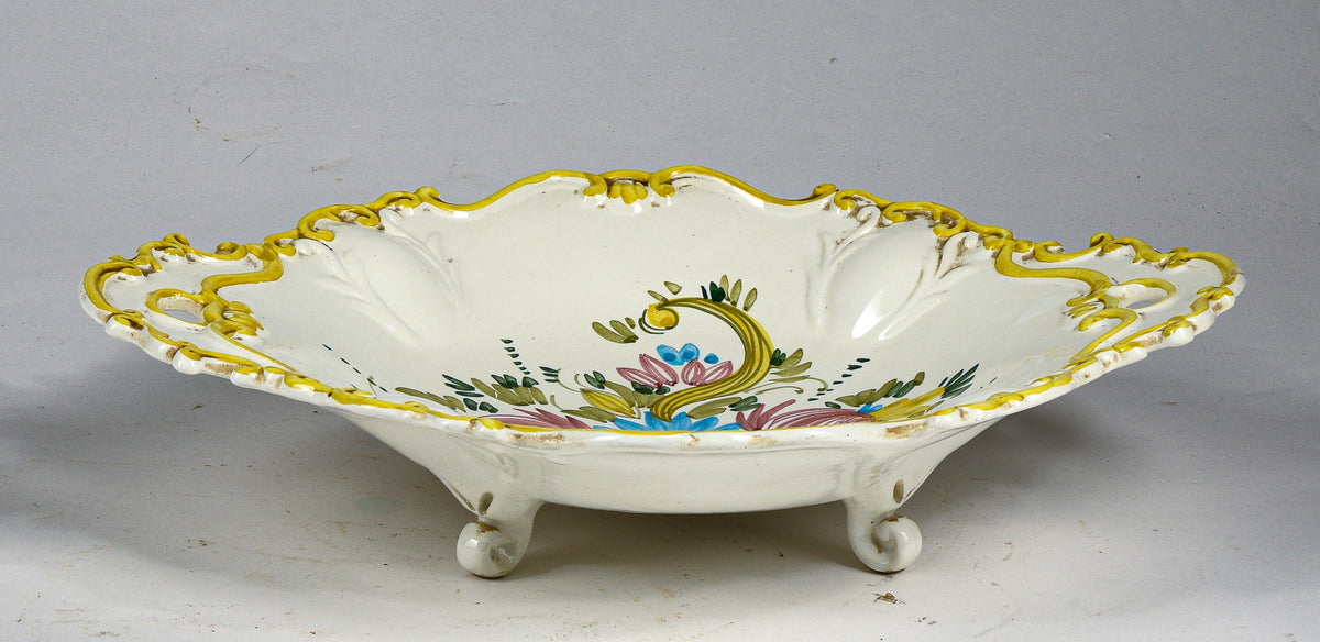 Piatto in ceramica decorato con fiori bianco bordi gialli firmato Bozzi Appignano Italia 1980