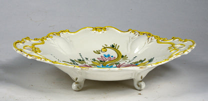 Piatto in ceramica decorato con fiori bianco bordi gialli firmato Bozzi Appignano Italia 1980