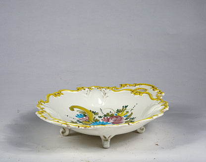 Piatto in ceramica decorato con fiori bianco bordi gialli firmato Bozzi Appignano Italia 1980