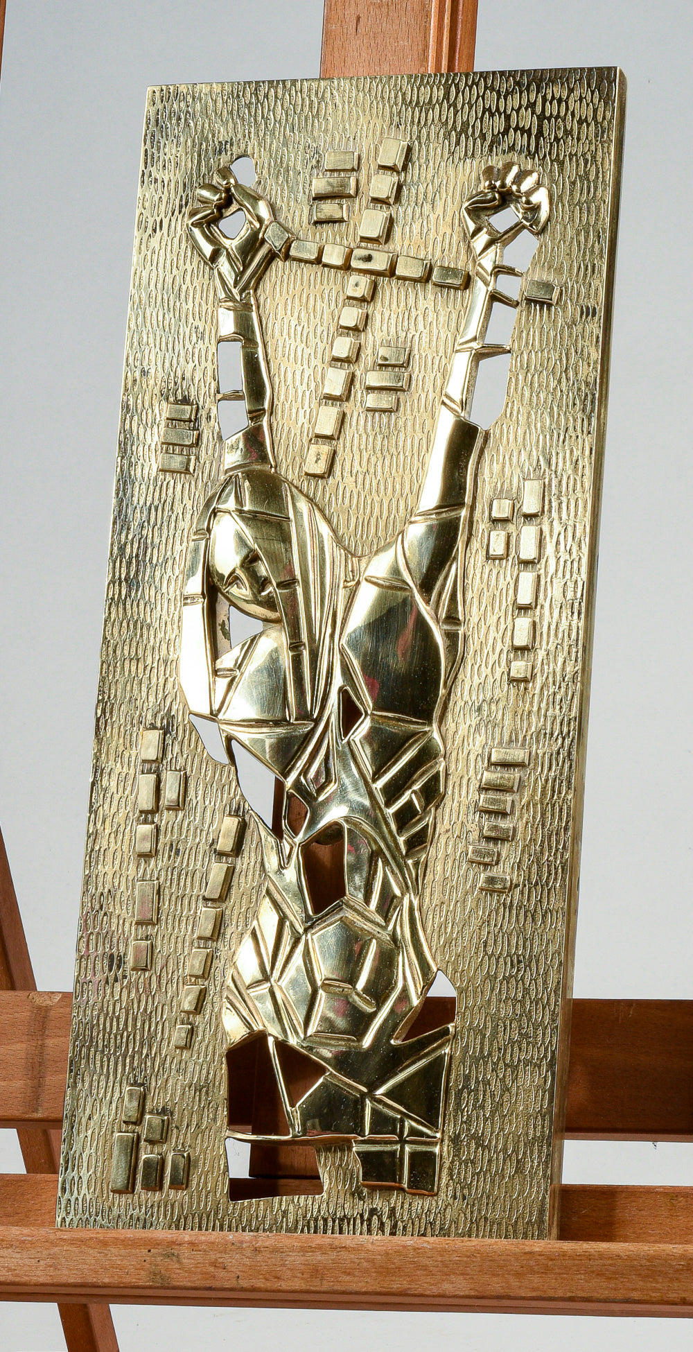 Placca in ottone raffigurante Gesù Cristo in croce design moderno anni 70 Fraser