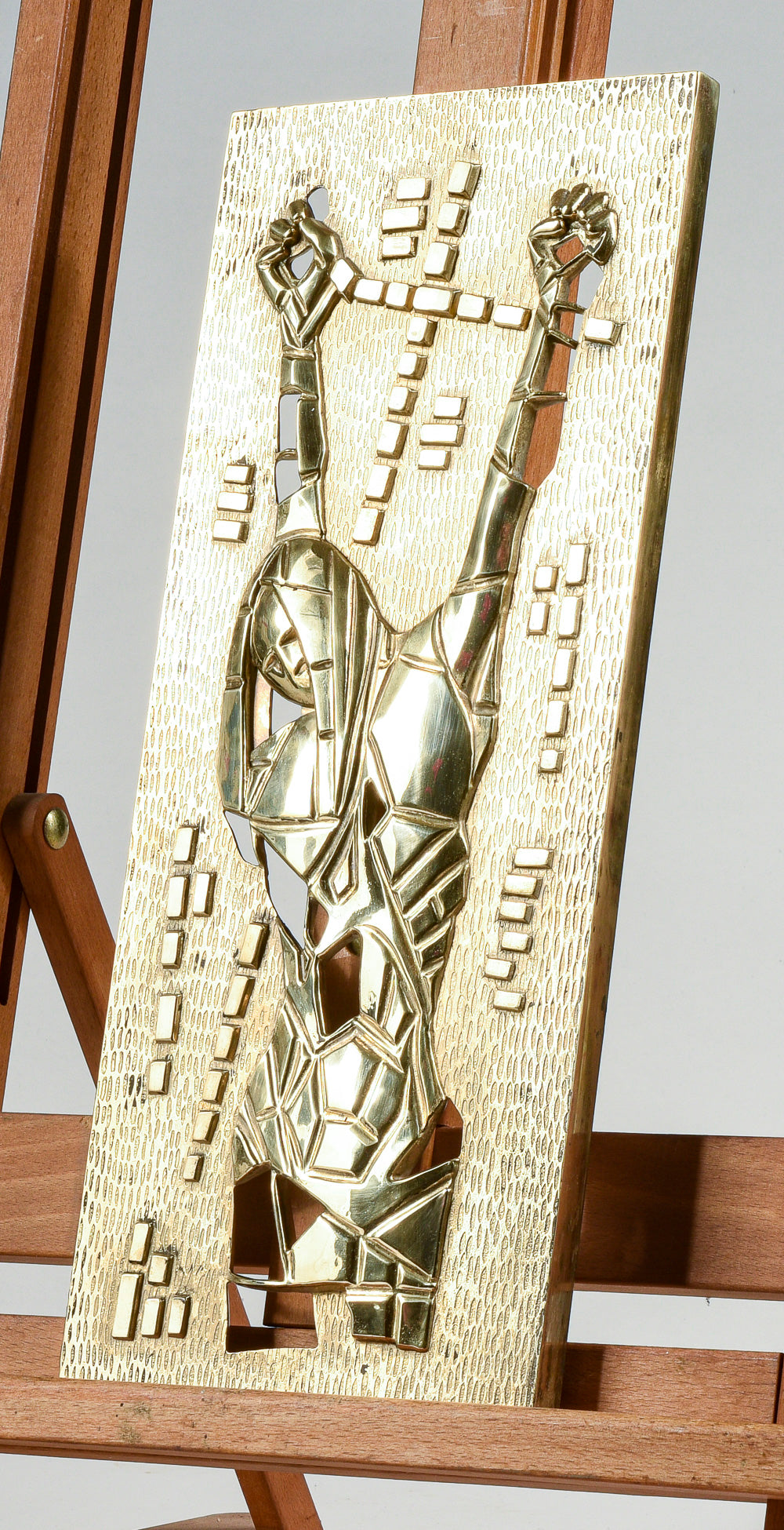 Placca in ottone raffigurante Gesù Cristo in croce design moderno anni 70 Fraser