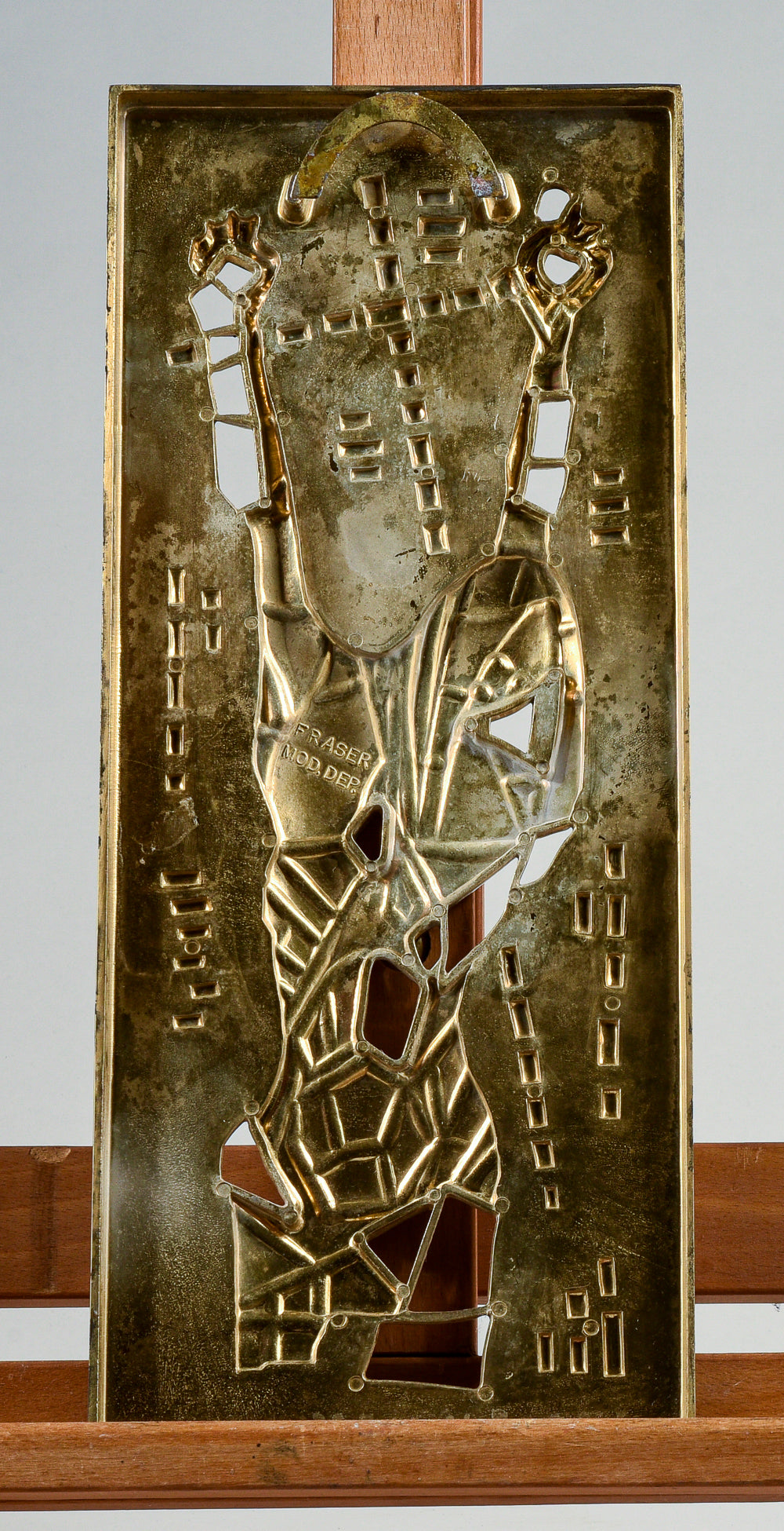 Placca in ottone raffigurante Gesù Cristo in croce design moderno anni 70 Fraser