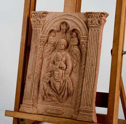 Placca in terracotta raffigurante scena sacra Madonna con bambino produzione artigianale