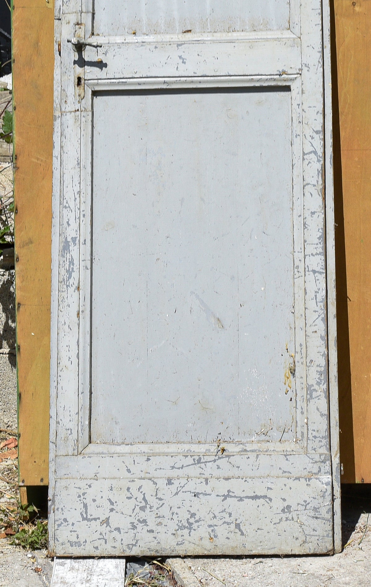 Porta ad un anta verniciata grigia singola 2 formelle e piatta Italia 1900