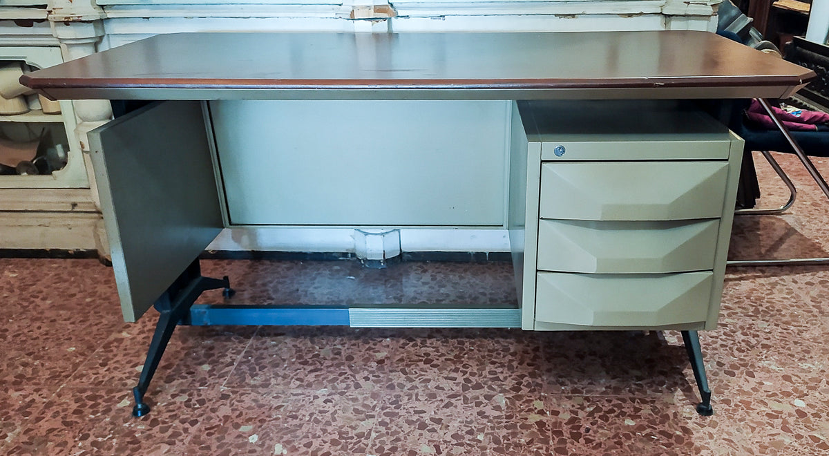 Scrivania Olivetti in metallo con piano in vilpelle marrone Italia 1950