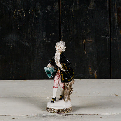 scultura statuina in  ceramica policroma nobiluomo  in abiti settecenteschi  XX secolo