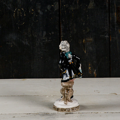 scultura statuina in  ceramica policroma nobiluomo  in abiti settecenteschi  XX secolo