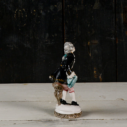scultura statuina in  ceramica policroma nobiluomo  in abiti settecenteschi  XX secolo