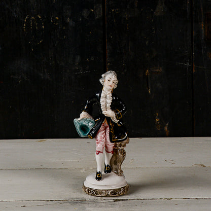 scultura statuina in  ceramica policroma nobiluomo  in abiti settecenteschi  XX secolo