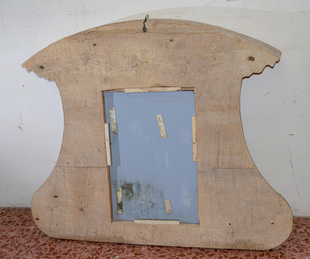 Specchio specchiera caminiera Luigi XIV in legno laccato bianco e gesso con decori dorati e dipinti    foglia oro e giallo ocra epoca primo 1700