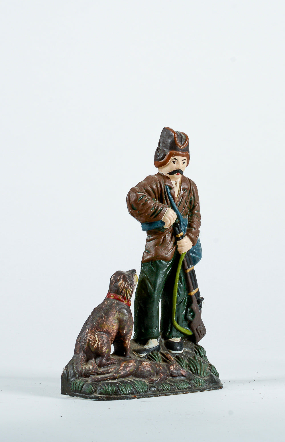 Statua scena di caccia cacciatore cane coniglio in ghisa dipinta