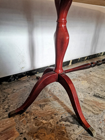 Tavolo base in legno verniciato rosso lucido e puntali in ottone piano   in marmo  Italia 1960