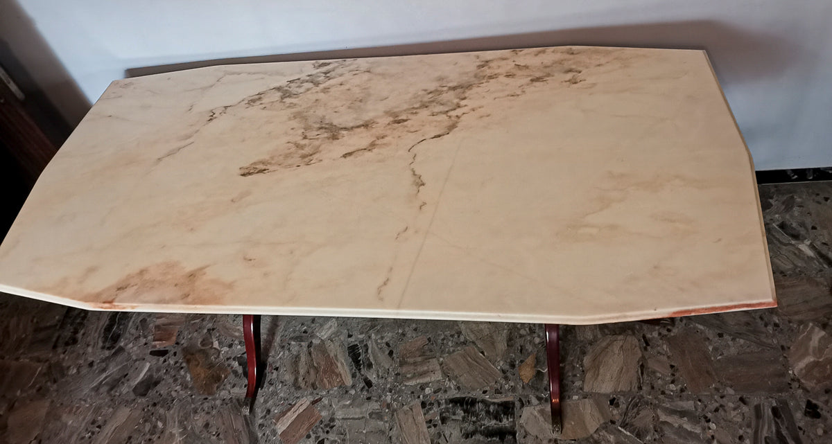 Tavolo base in legno verniciato rosso lucido e puntali in ottone piano   in marmo  Italia 1960