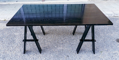 Tavolo in legno colorato nero ditta Acerbis con gambe pieghevoli richiudibili Italia 1980