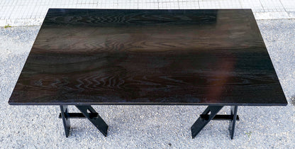 Tavolo in legno colorato nero ditta Acerbis con gambe pieghevoli richiudibili Italia 1980
