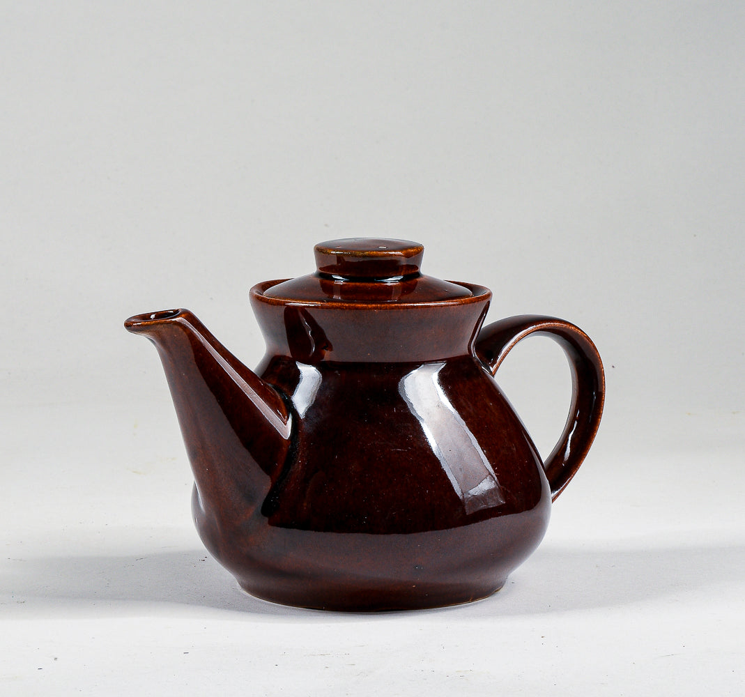 Teiera brocca in terracotta smaltata marrone lucido invetriato con manico 1960