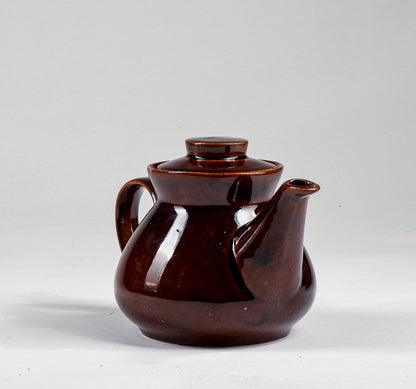 Teiera brocca in terracotta smaltata marrone lucido invetriato con manico 1960