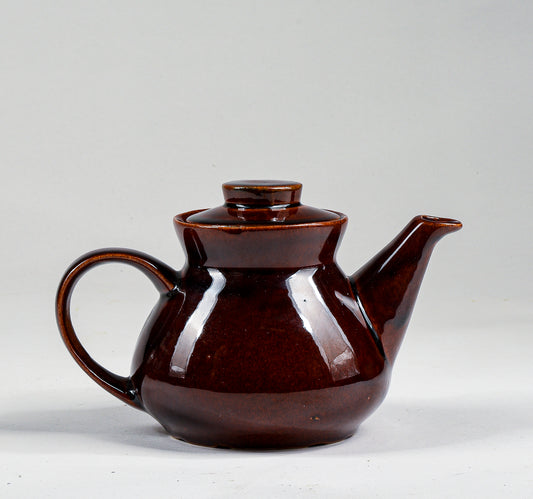 Teiera brocca in terracotta smaltata marrone lucido invetriato con manico 1960