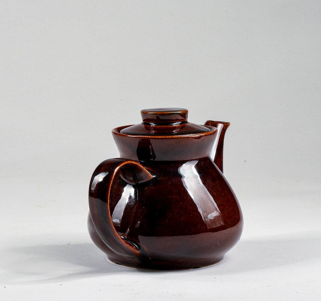 Teiera brocca in terracotta smaltata marrone lucido invetriato con manico 1960
