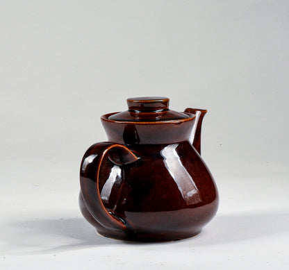 Teiera brocca in terracotta smaltata marrone lucido invetriato con manico 1960