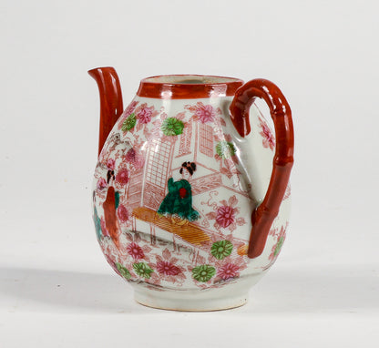Teiera cinese orientale con decori a rilievo