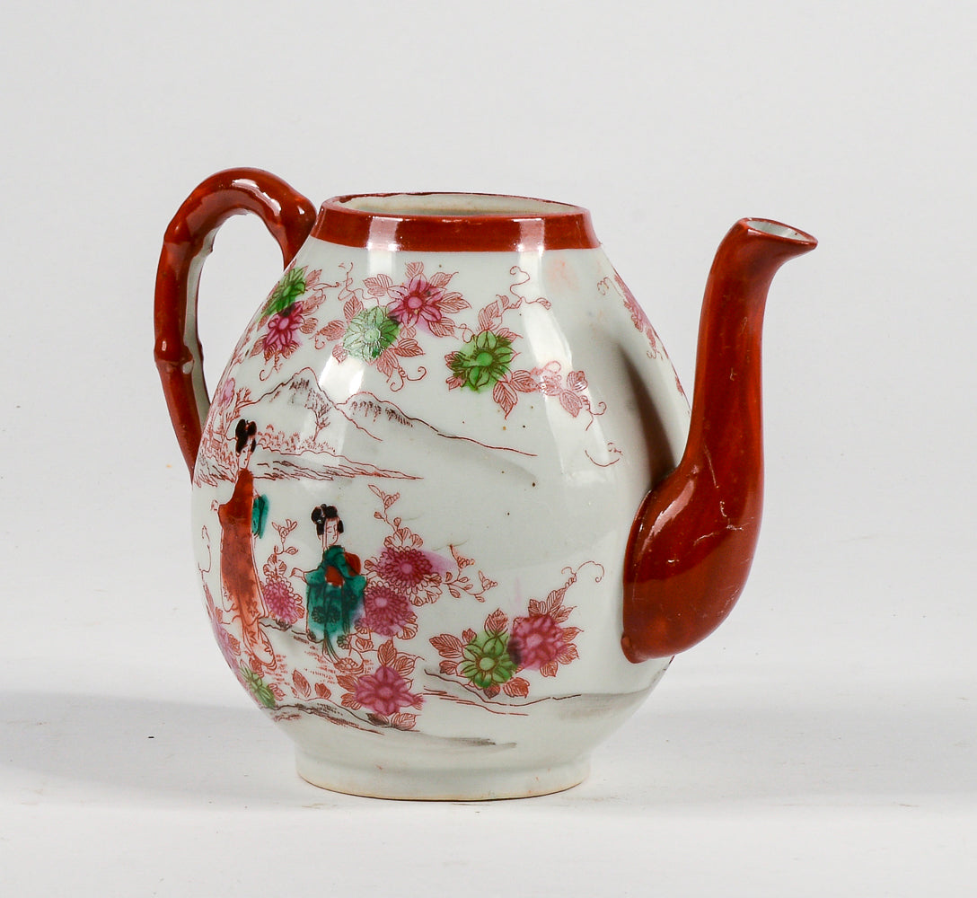 Teiera cinese orientale con decori a rilievo