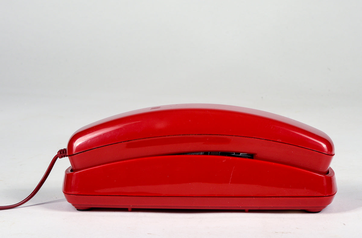 Teleono in plastica rosso da parete o da appoggio della ditta CAT con collegamento tripolare Italia 1980